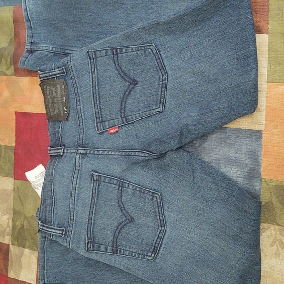 Levi's - Picture 3 of 5